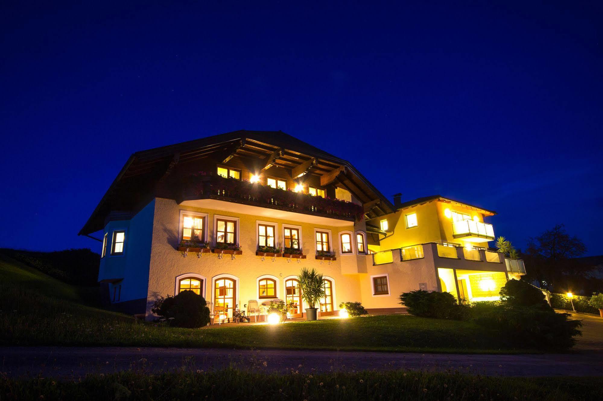 Gaestehaus Stabauer Mondsee Exterior foto